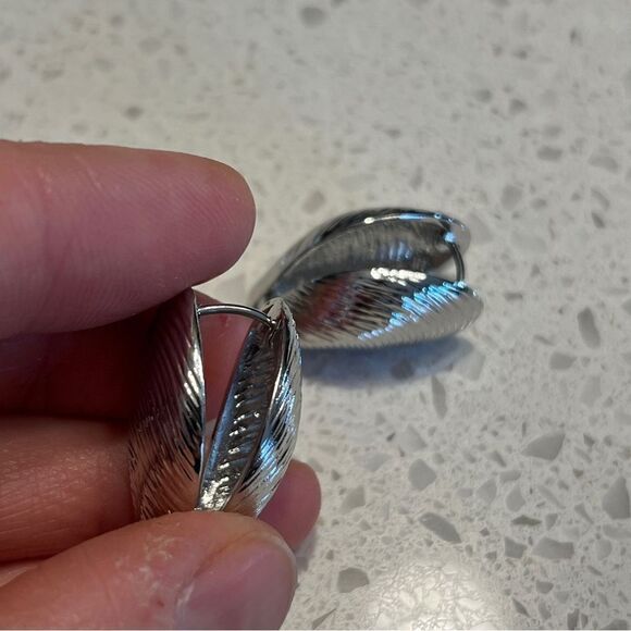 Shell Stud copper Earrings - Picture 9 of 15